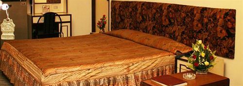 Shila International Hotel Kolkata Exterior photo