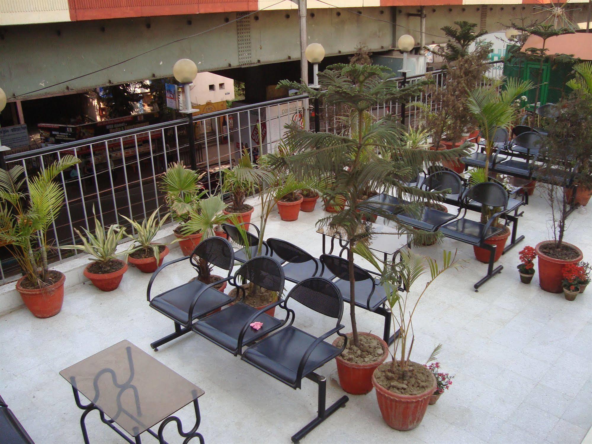 Shila International Hotel Kolkata Exterior photo